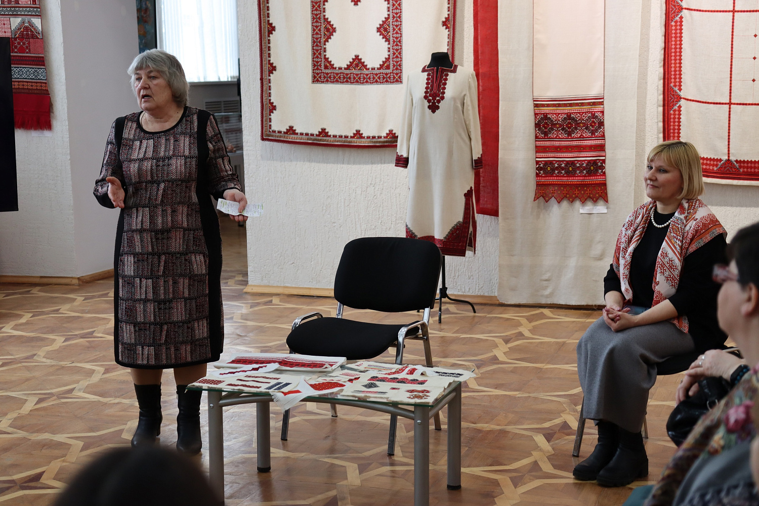  Круглый стол в рамках выставки «Творчество рождает радость»