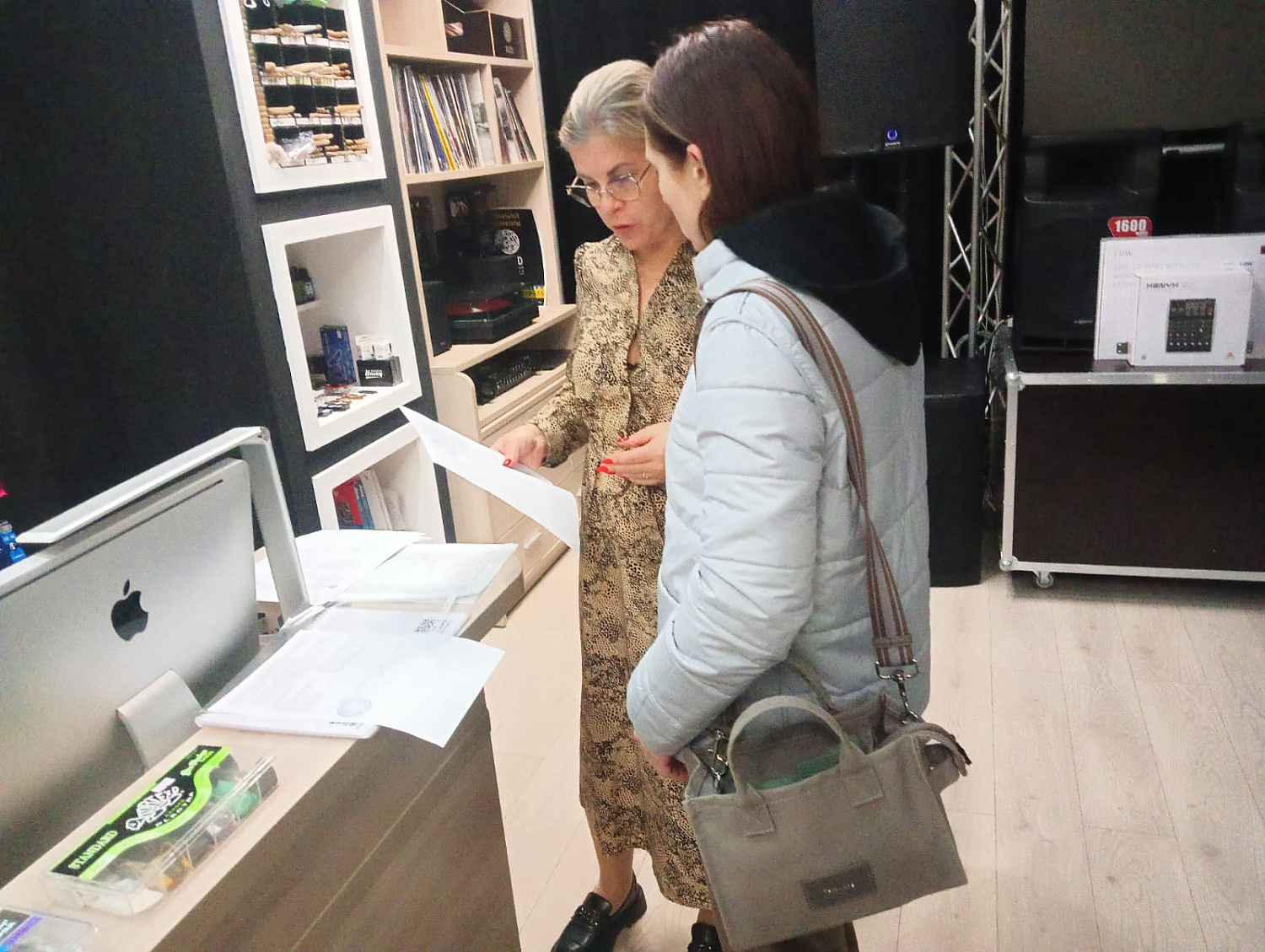 Приобретение музыкальных инструментов 