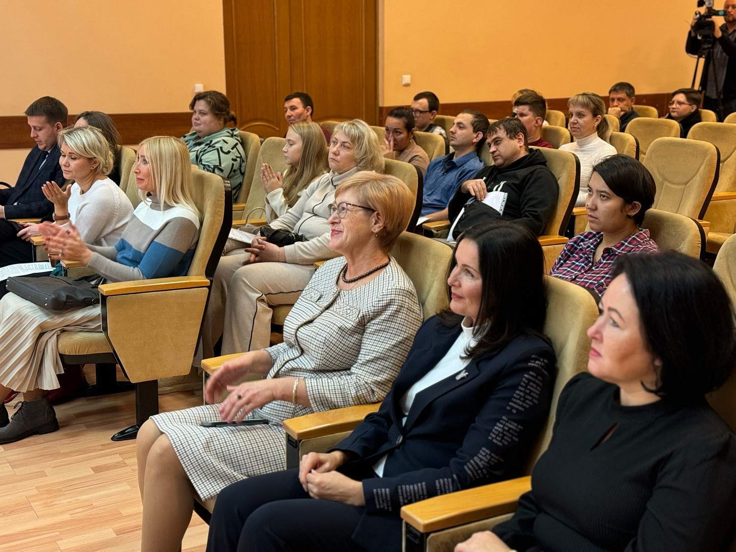 Сотрудник РДНТ принял участие в открытии молодежного форума